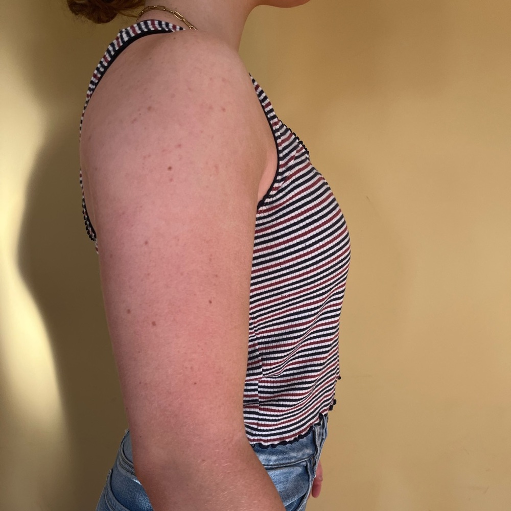 Cropped Tank - Picture 2 of 3